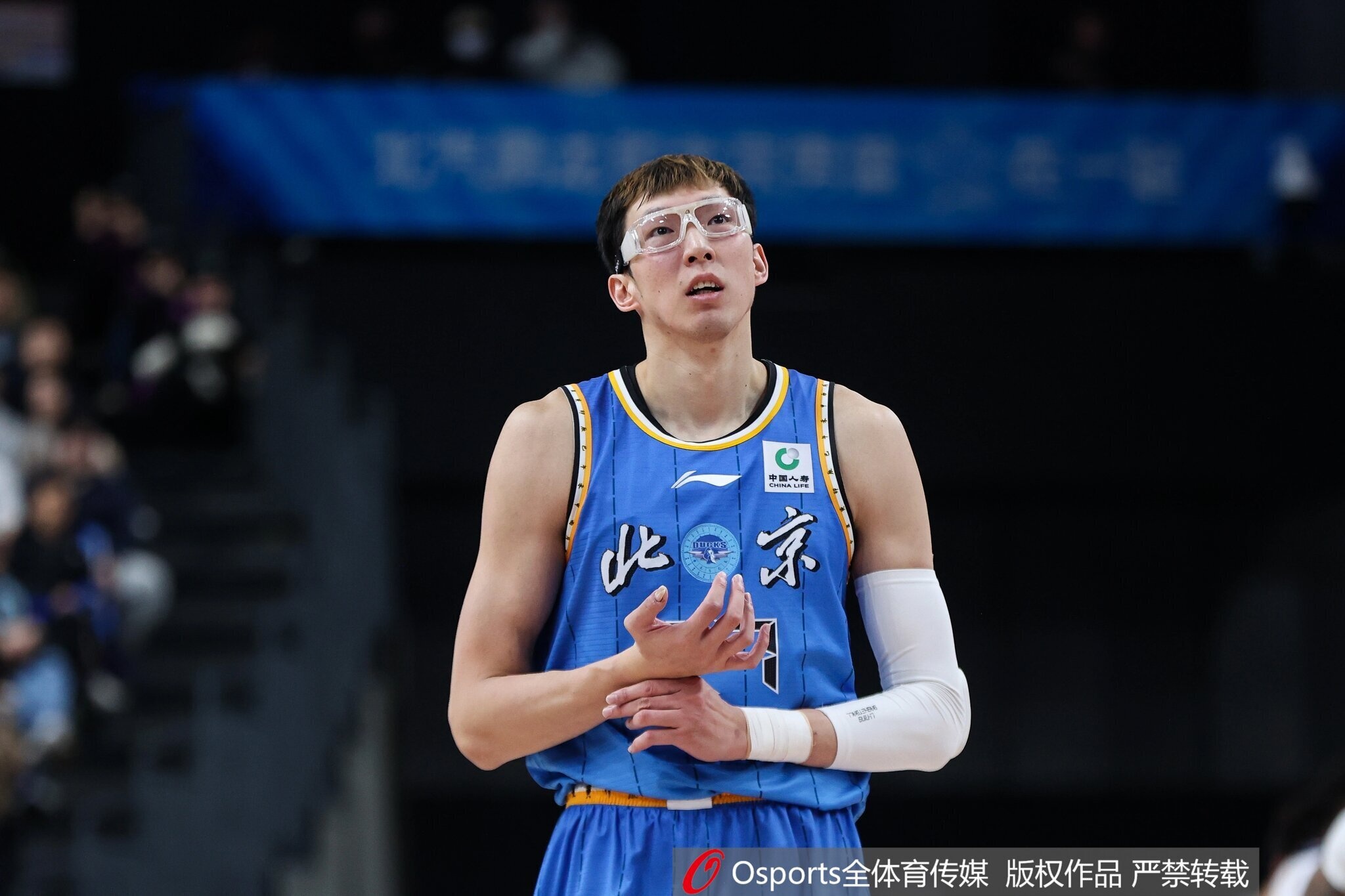 MK体育登录入口-高效终结！周琦半场3中3拿到9分3板2助2断 正负值+8